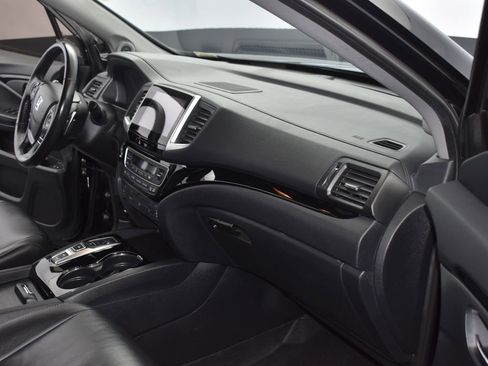 Used 2017 Honda Pilot Touring image 13