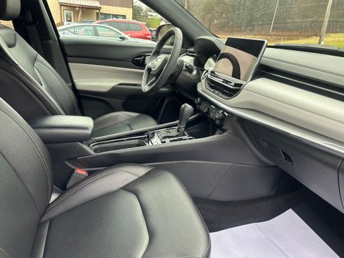 Used 2024 Jeep Compass Limited w/ Sun and Sound Group image 8