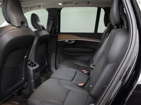 Certified 2025 Volvo XC90 T8 Plus w/ Protection Package Premier image 29