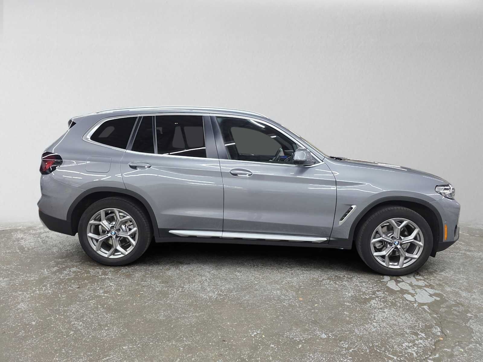Used 2024 BMW X3 xDrive30i w/ Convenience Package w/ZPA AWD/4WD image 2