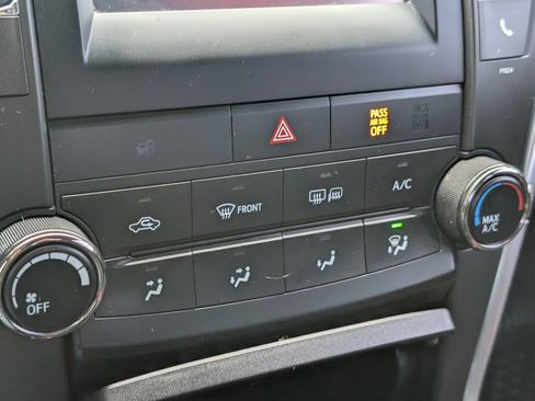 Used 2016 Toyota Camry SE w/ Moonroof Package image 22