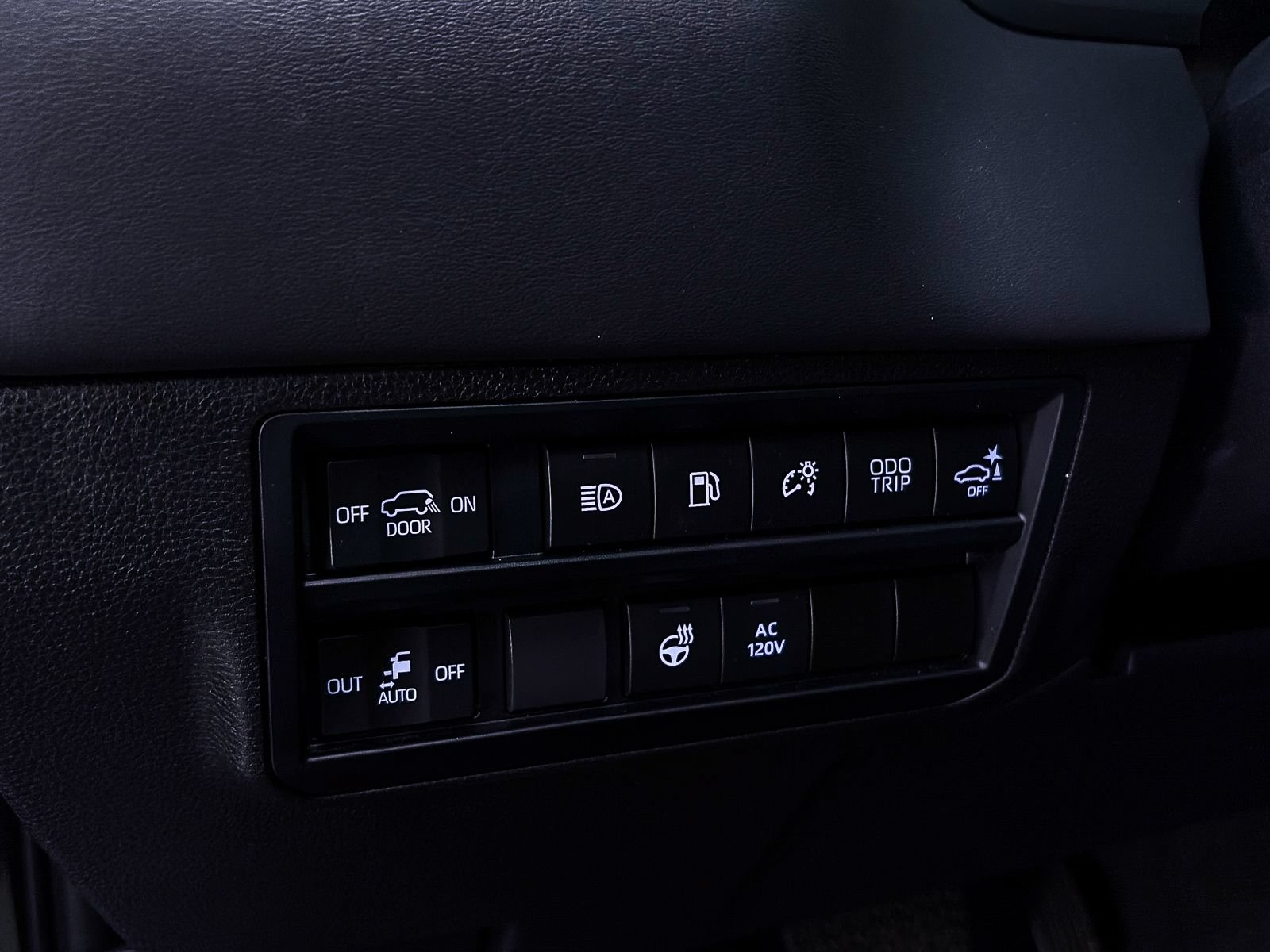 Used 2024 Toyota Sequoia Platinum AWD/4WD image 8