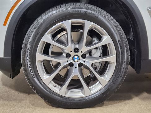 Used 2024 BMW X5 xDrive40i w/ Climate Comfort Package image 28