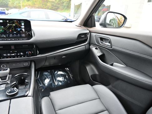 Used 2023 Nissan Rogue SL w/ SL Premium Package image 18