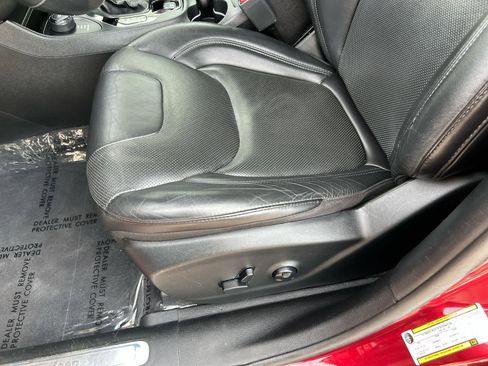 Used 2019 Jeep Cherokee Limited image 11