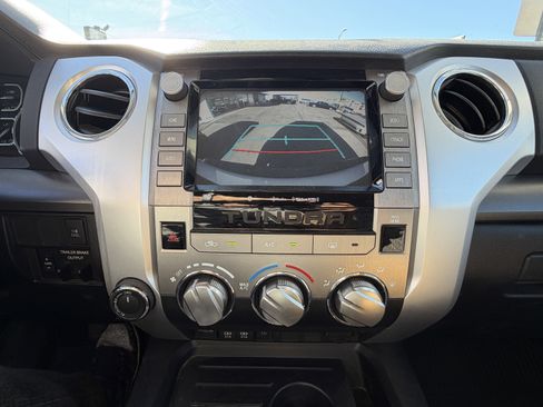 Used 2021 Toyota Tundra 4x4 CrewMax image 19