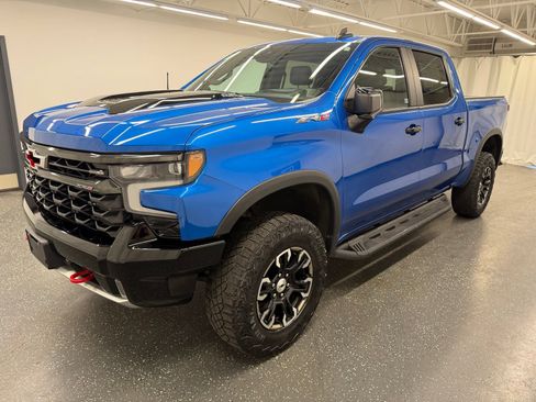 Used 2022 Chevrolet Silverado 1500 ZR2 w/ Technology Package AWD/4WD image 4