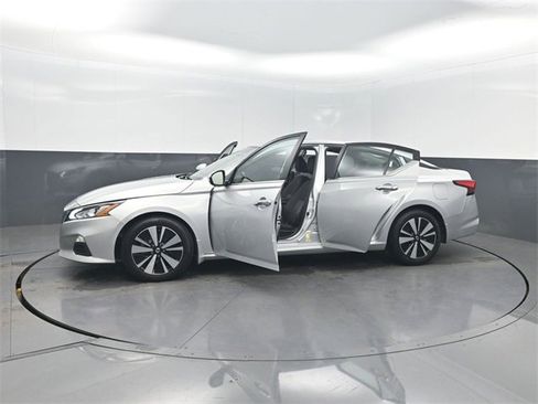Used 2022 Nissan Altima 2.5 SV w/ SV Premium Package image 39