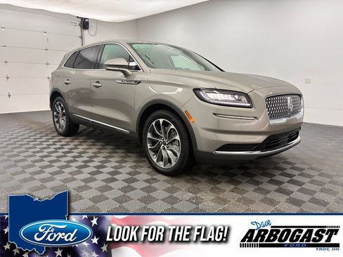 Used 2023 Lincoln Nautilus Reserve image 1