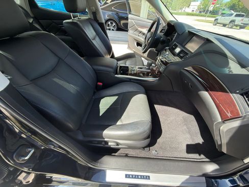 Used 2015 INFINITI Q70 3.7 RWD image 19