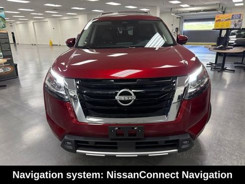Used 2023 Nissan Pathfinder SL AWD/4WD image 2