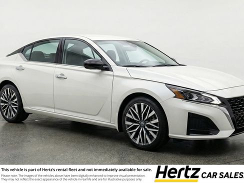 Used 2025 Nissan Altima 2.5 SV image 1