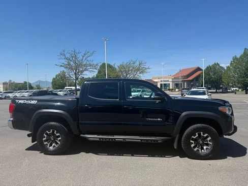 Used 2017 Toyota Tacoma TRD Off-Road AWD/4WD image 5