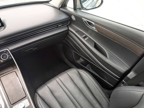 Used 2024 Genesis GV80 2.5T AWD/4WD image 18