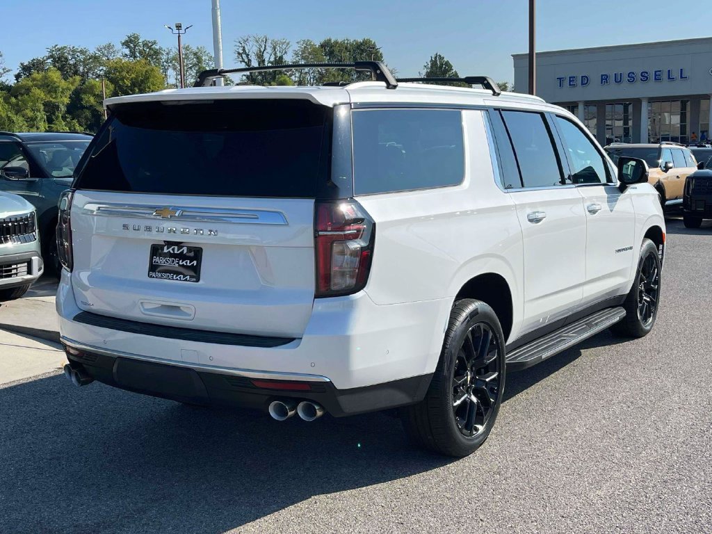Used 2023 Chevrolet Suburban High Country w/ Advanced Technology Package AWD/4WD image 32