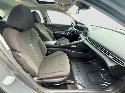 Used 2025 Hyundai Elantra SEL FWD image 28