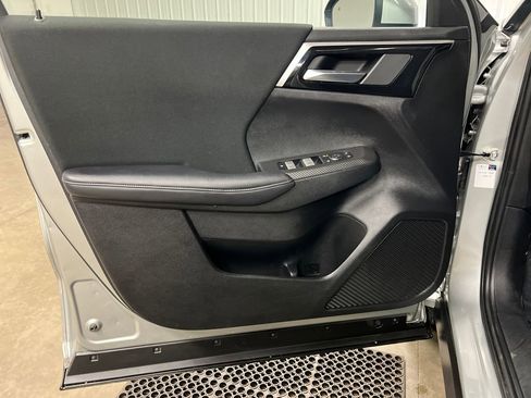 Used 2024 Mitsubishi Outlander ES image 14