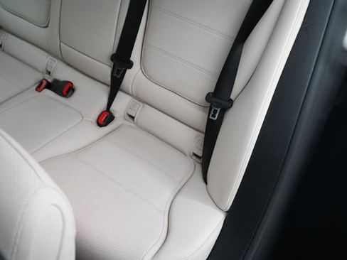 Used 2025 Mercedes-Benz C 300 4MATIC Sedan image 33