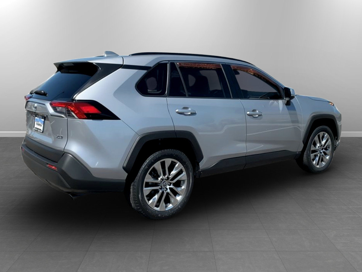 Used 2019 Toyota RAV4 XLE Premium FWD image 7