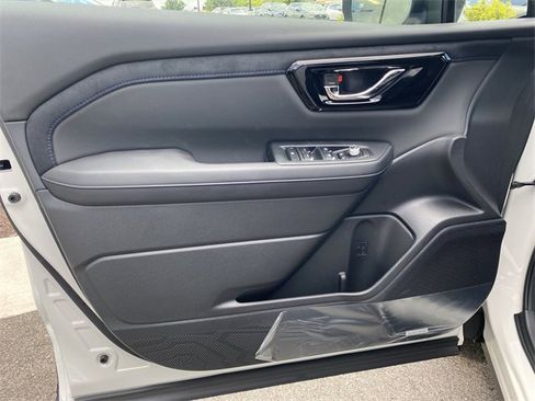 Certified 2025 Subaru Forester Limited w/ Popular Package image 10