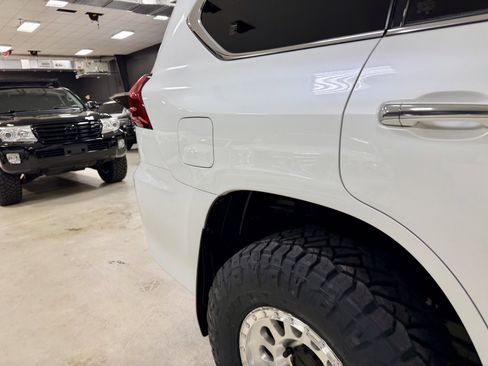 Used 2016 Lexus LX 570 4WD w/ Luxury Package image 17