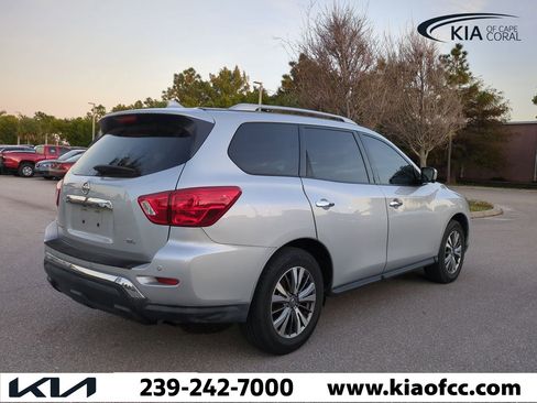 Used 2020 Nissan Pathfinder SL image 5