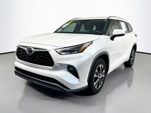 Used 2021 Toyota Highlander XLE FWD image 10