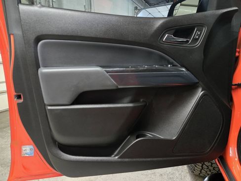 Used 2019 Chevrolet Colorado Z71 AWD/4WD image 12