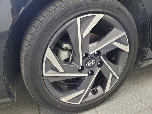 Used 2025 Hyundai Elantra SEL FWD image 31