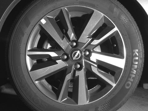 Used 2025 Nissan Versa SV image 12