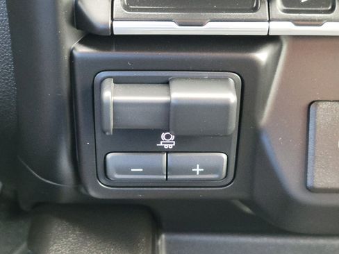 Used 2022 Chevrolet Silverado 2500 LTZ w/ LTZ Convenience Package image 21