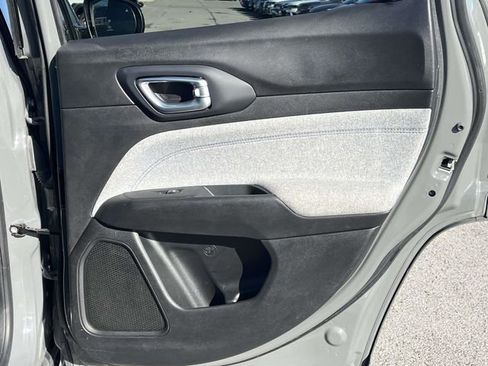 Used 2024 Jeep Compass Latitude image 22