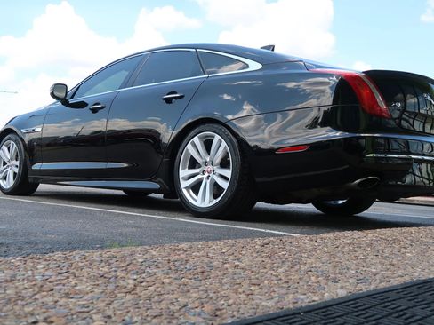 Used 2017 Jaguar XJ R-Sport image 11