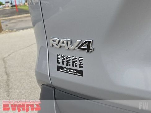 Used 2025 Toyota RAV4 XLE AWD/4WD image 4