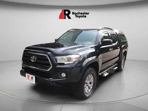 Used 2017 Toyota Tacoma SR5 w/ Tow Package AWD/4WD image 3