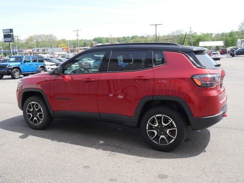 Used 2024 Jeep Compass Trailhawk w/ Trailhawk Elite Group AWD/4WD image 8