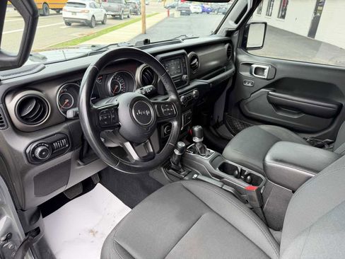 Used 2019 Jeep Wrangler Sport AWD/4WD image 12