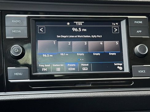 Used 2023 Volkswagen Jetta SE w/ Panoramic Sunroof Package FWD image 17