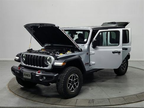 Used 2024 Jeep Wrangler Unlimited Rubicon w/ Technology Group image 10