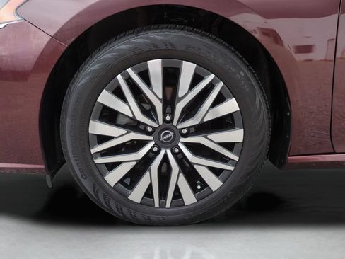 Used 2024 Nissan Altima 2.5 SV FWD image 23