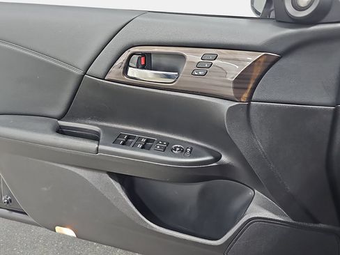 Used 2017 Honda Accord EX-L image 27