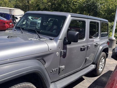 Used 2018 Jeep Wrangler Unlimited Sport S AWD/4WD image 3