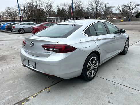 Used 2018 Buick Regal Essence image 5