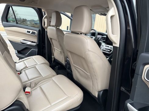 Used 2024 Ford Explorer XLT w/ Equipment Group 202A image 17