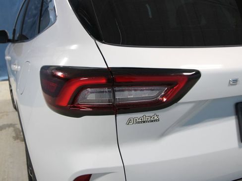 Used 2025 Ford Escape SE w/ Class II Trailer Tow Package image 38