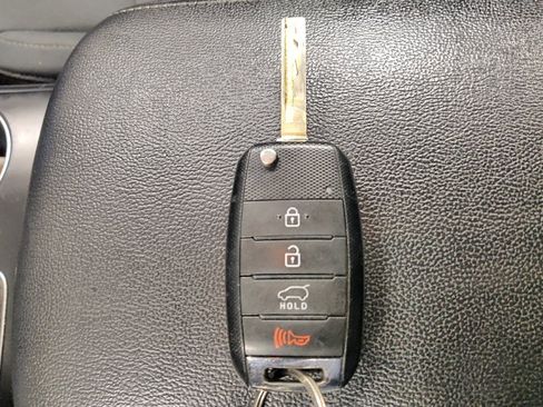 Used 2019 Kia Sorento AWD image 32