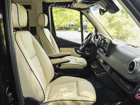 Used 2023 Mercedes-Benz Sprinter 3500 image 18