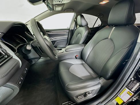 Used 2023 Toyota Camry SE image 13