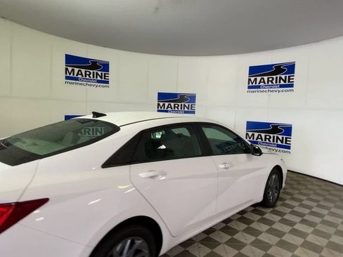 Used 2024 Hyundai Elantra Blue FWD image 2