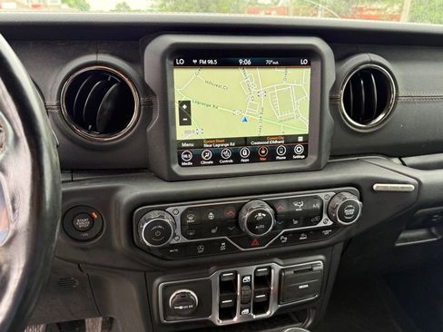 Used 2021 Jeep Wrangler Unlimited Sahara AWD/4WD image 19